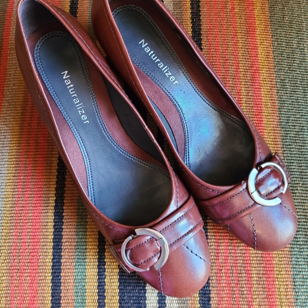 Naturalizer Pumps in Brown LIKE NEW & Wears Like a Glove!!!!